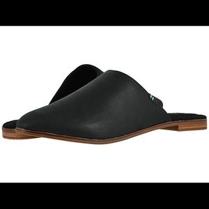 NWOT TOMS Jutti Black Leather Mules